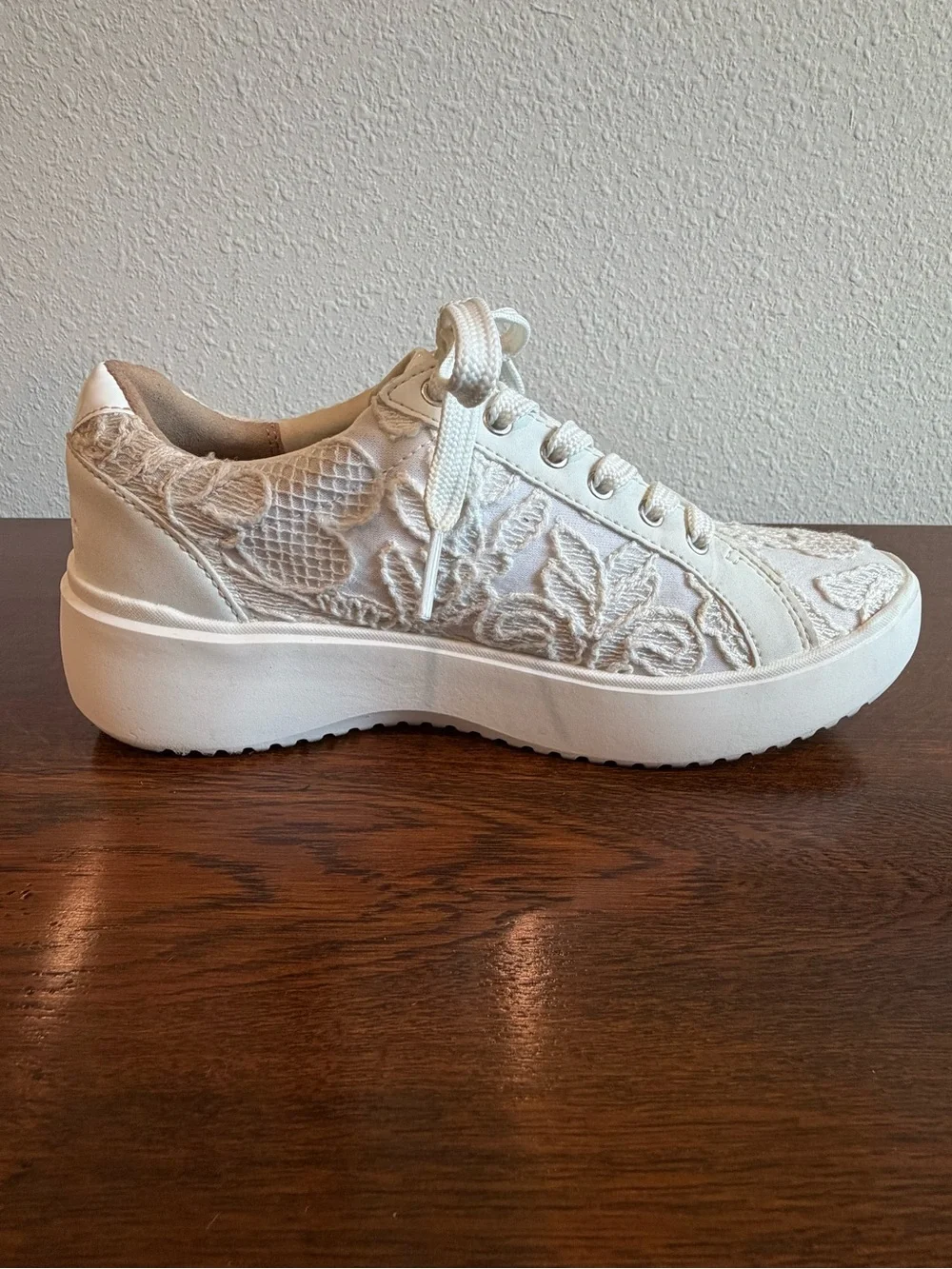 Vionic Kearny Women’s Lace-Up Platform Comfort Sneaker Size 6.5